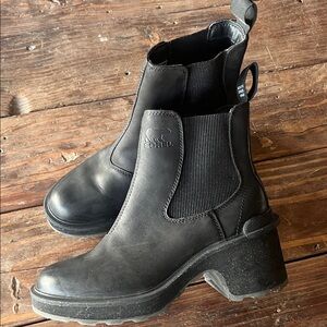 Sorel Black Leather Chelsea Platform Ankle Boots